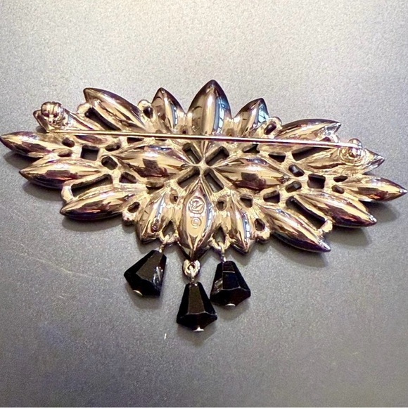 SWAROVSKI - Black Taupe Crystal Swarovski Brooch/Rhodium Plated/Signed. Like New - Picture 3 of 6